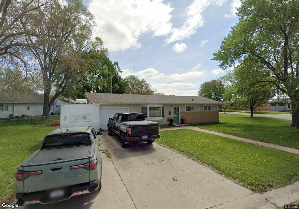 140 Mayfair Dr, Lincoln, IL 62656 - photo 1