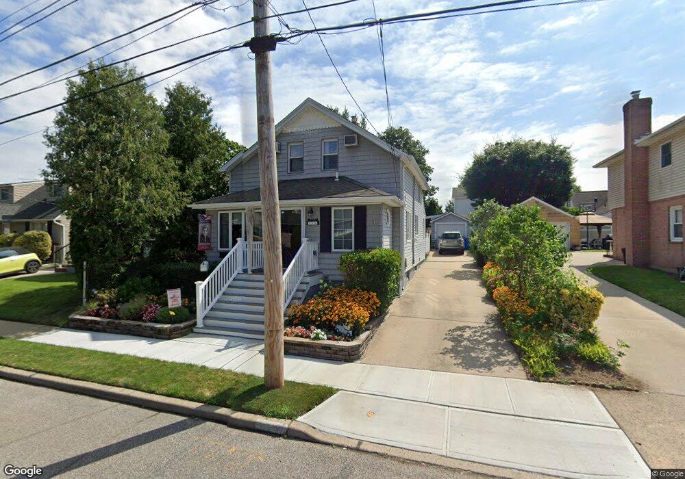 116 Mckinley Ave, Franklin Square, NY 11010 - photo 1