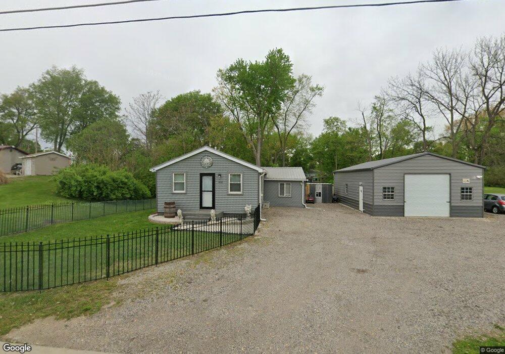 631 S Elm St, Lincoln, IL 62656 - photo 1