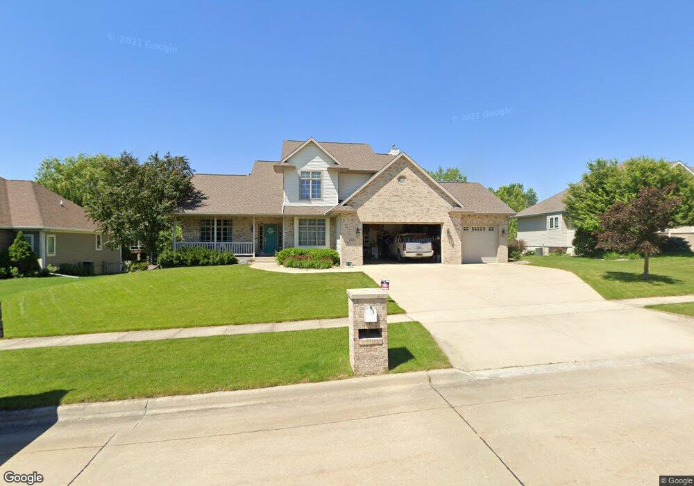 2726 Country Meadow Ln, Cedar Falls, IA 50613 - photo 1