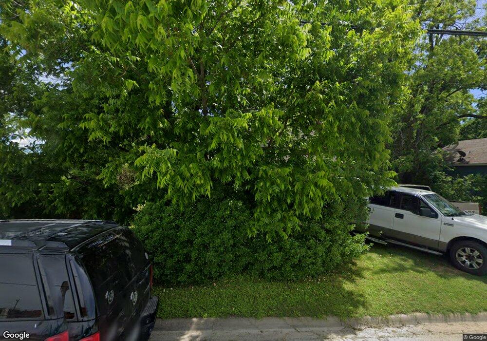 918 N Brazos Ave, Cleburne, TX 76031 - photo 1