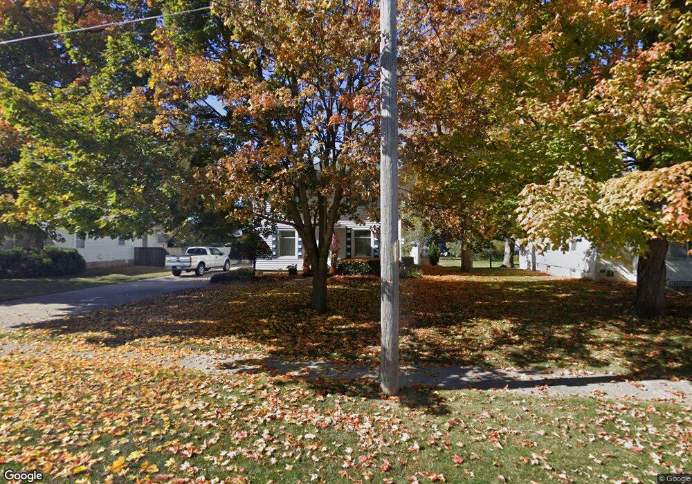 813 E 10th St S, Newton, IA 50208 - photo 1