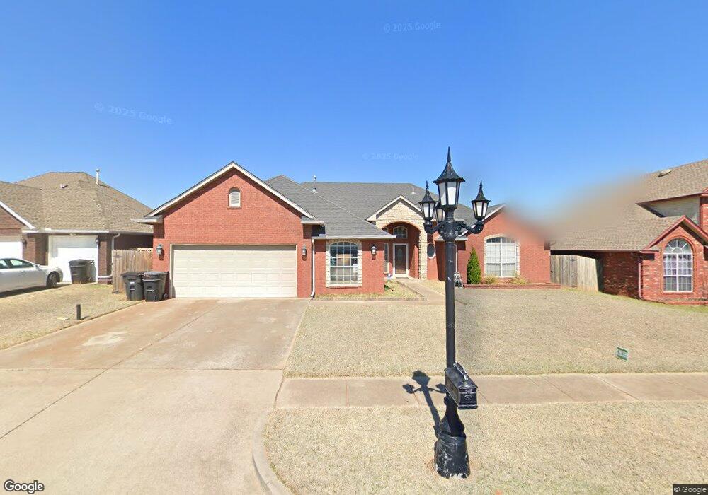 1719 Parkway Dr, Moore, OK 73160 - photo 1