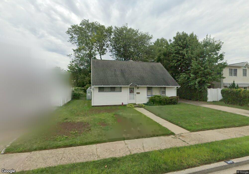 3150 Euston Ln, Levittown, NY 11756 - photo 1