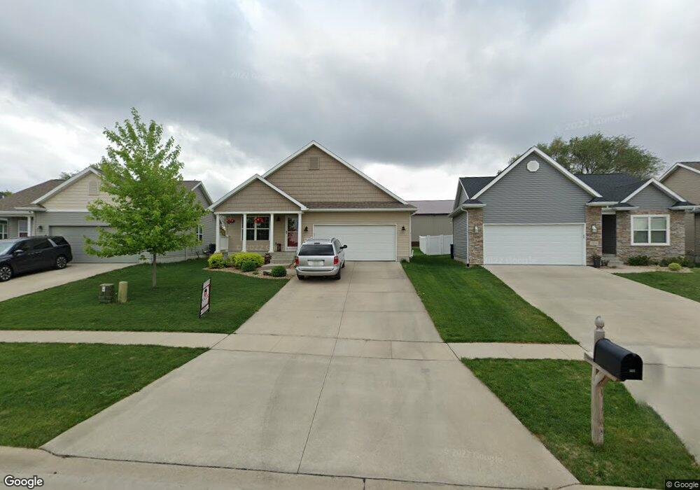1436 Hummingbird Cir, Waterloo, IA 50702 - photo 1