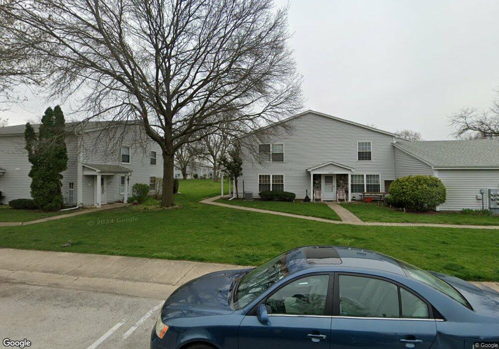 1393 S Glen Cir unit C, Aurora, IL 60506 - photo 1