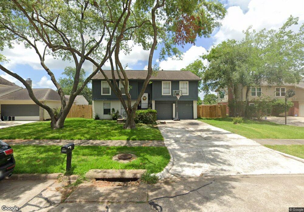 424 E Castle Harbour Dr, Friendswood, TX 77546 - photo 1