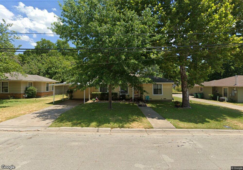 1206 Whaley Dr, Gainesville, TX 76240 - photo 1