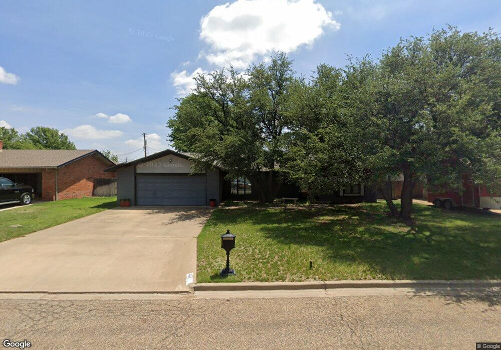 402 Garland St, Plainview, TX 79072 - photo 1