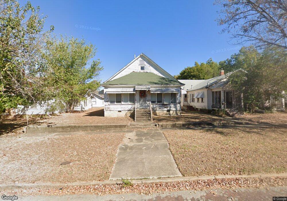 610 W Moore St, Henryetta, OK 74437 - photo 1