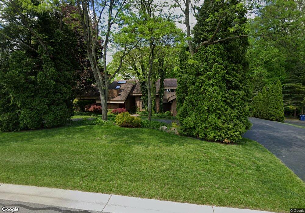346 Sycamore Ct, Bloomfield Hills, MI 48302 - photo 1