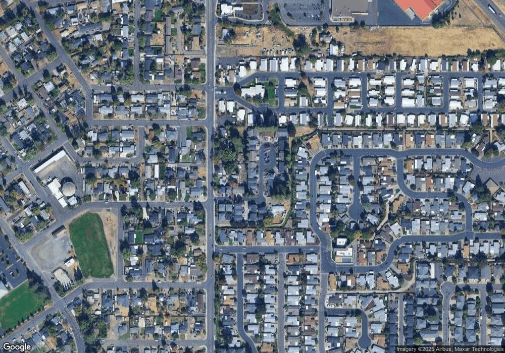 635 Shadow Way unit 1, Central Point, OR 97502 - photo 1