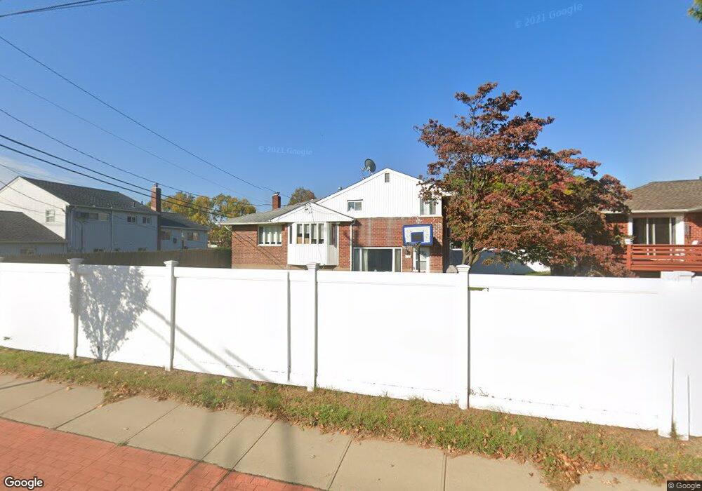 311 Southwood Cir, Syosset, NY 11791 - photo 1