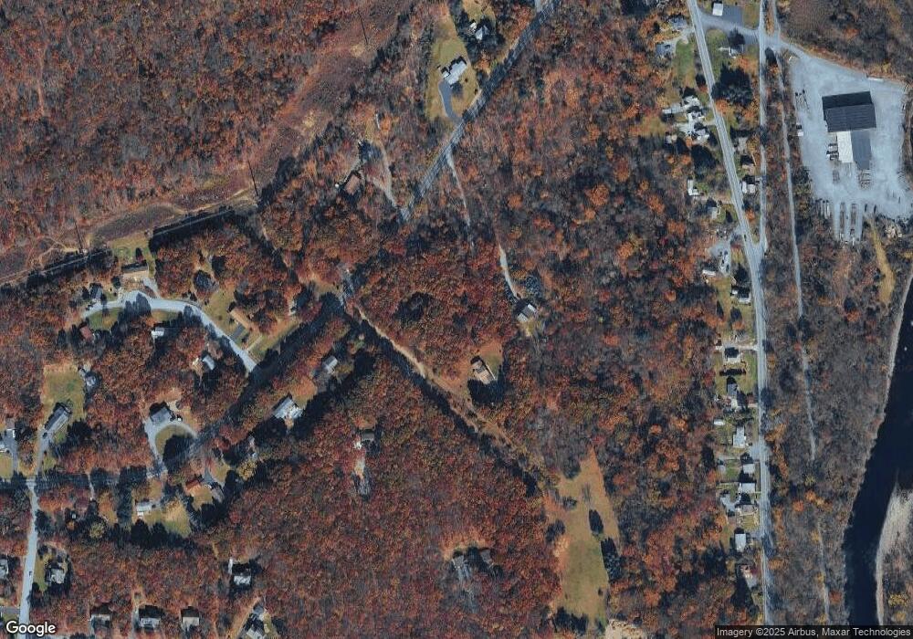 8610 Laurel Ln, Slatington, PA 18080 - photo 1