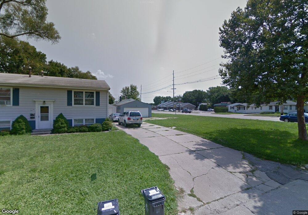 814 32nd St SE, Cedar Rapids, IA 52403 - photo 1