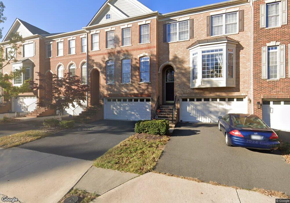 25858 Commons Square, Chantilly, VA 20152 - photo 1