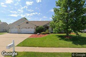 27 Dawn Ct, Eldridge, IA 52748