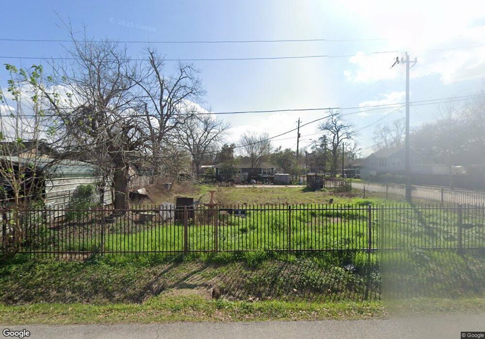 902 Frisco St, Houston, TX 77022 - photo 1