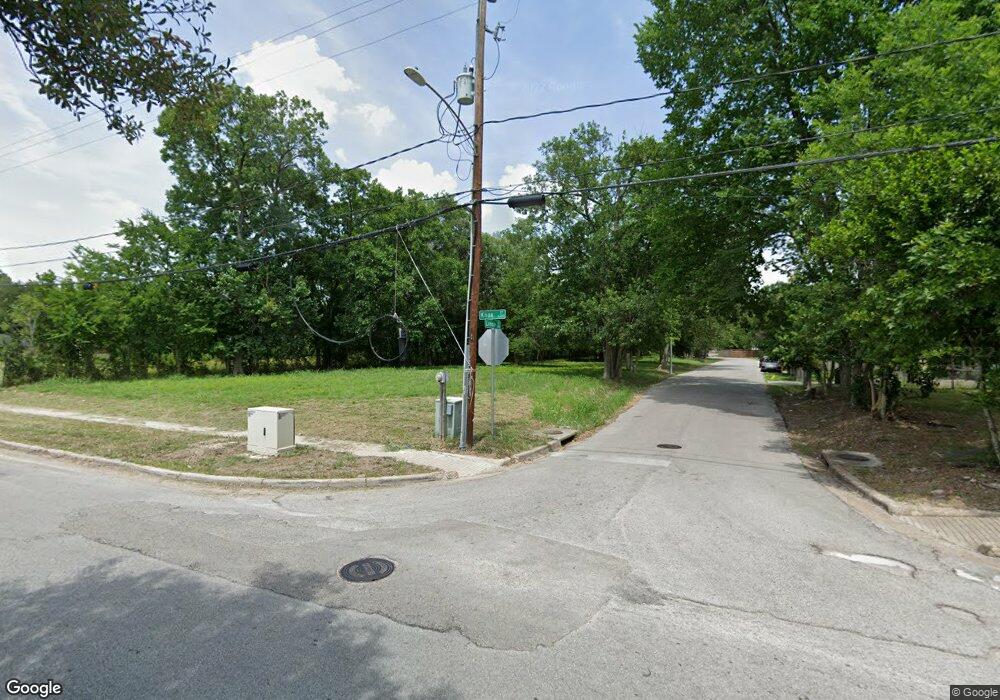 1004 Lonnie Ln, Houston, TX 77091 - photo 1