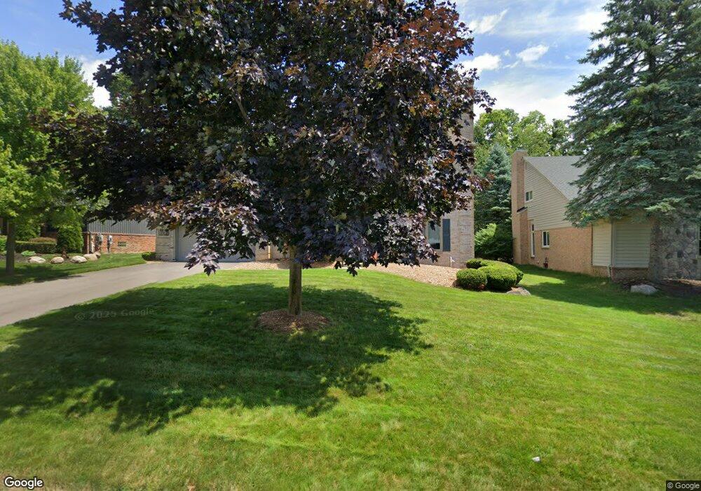 2307 Hidden Lake Dr, West Bloomfield, MI 48324 - photo 1