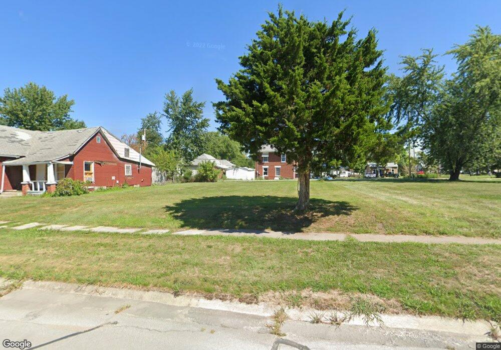 813 W End Place, Moberly, MO 65270 - photo 1