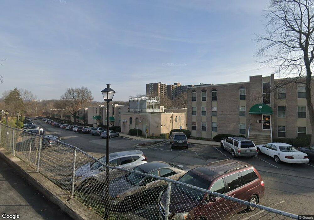 23 Canterbury Square unit 302, Alexandria, VA 22304 - photo 1