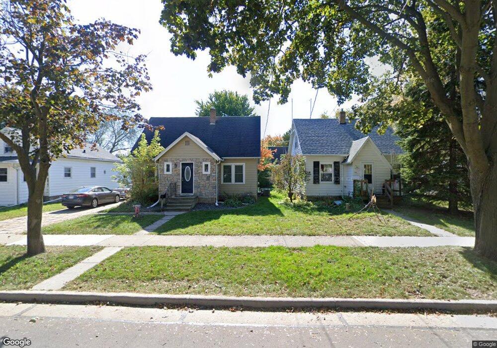 1037 W Summer St, Appleton, WI 54914 - photo 1