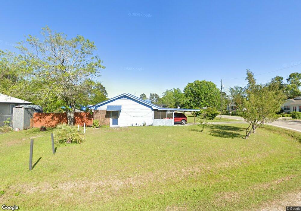 614 Taylor Cir, Douglas, GA 31533 - photo 1