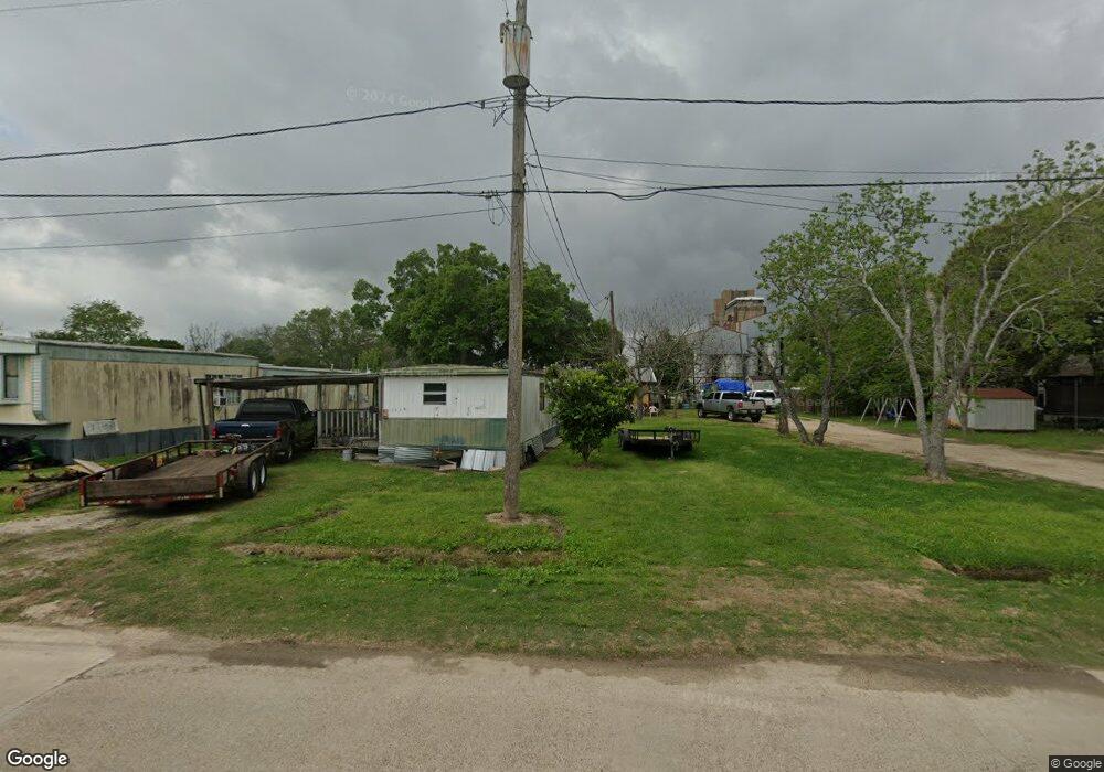 1618 Cottonwood Ave, Bay City, TX 77414 - photo 1