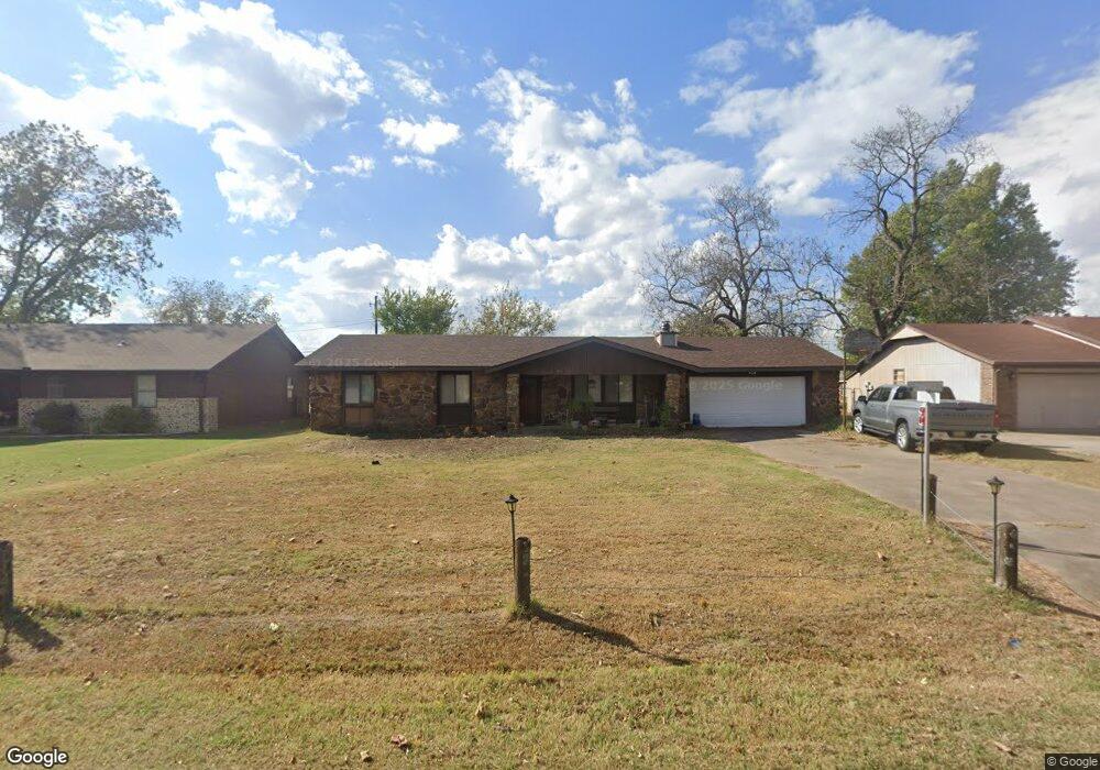 1108 S Miami Ave, Okmulgee, OK 74447 - photo 1