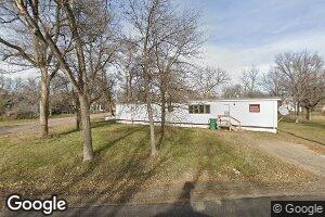 606 W 4th St, Woonsocket, SD 57385