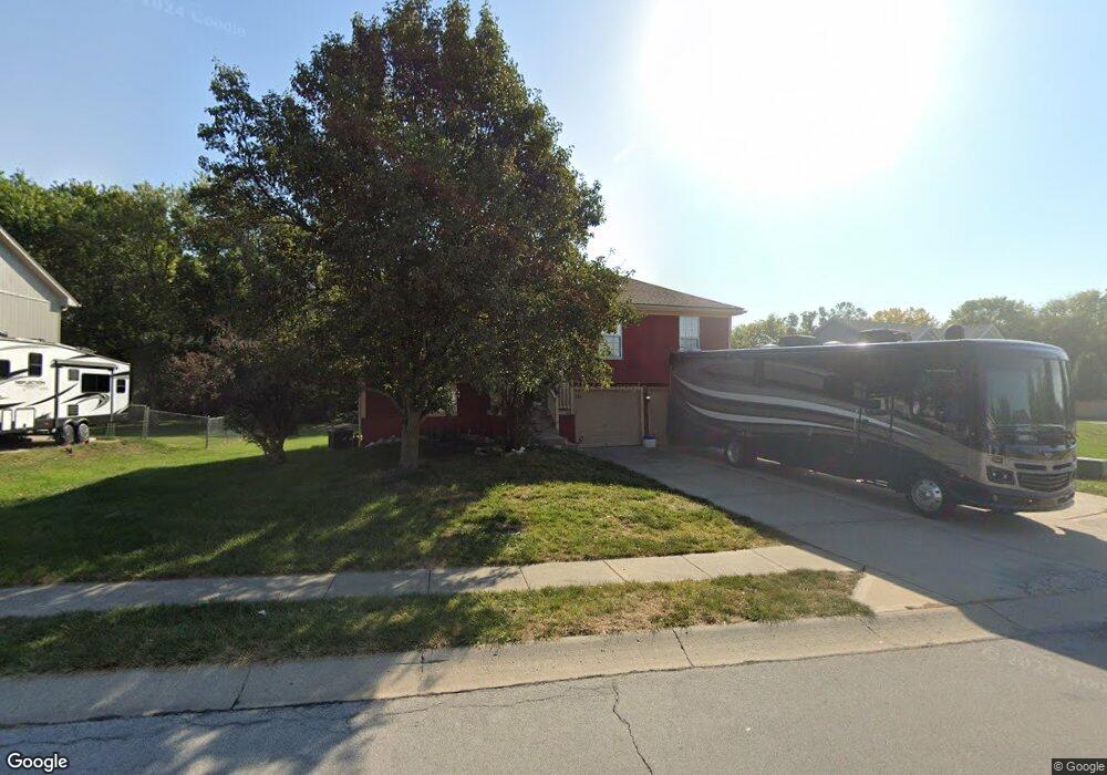 213 S Darrowby Dr, Raymore, MO 64083 - photo 1