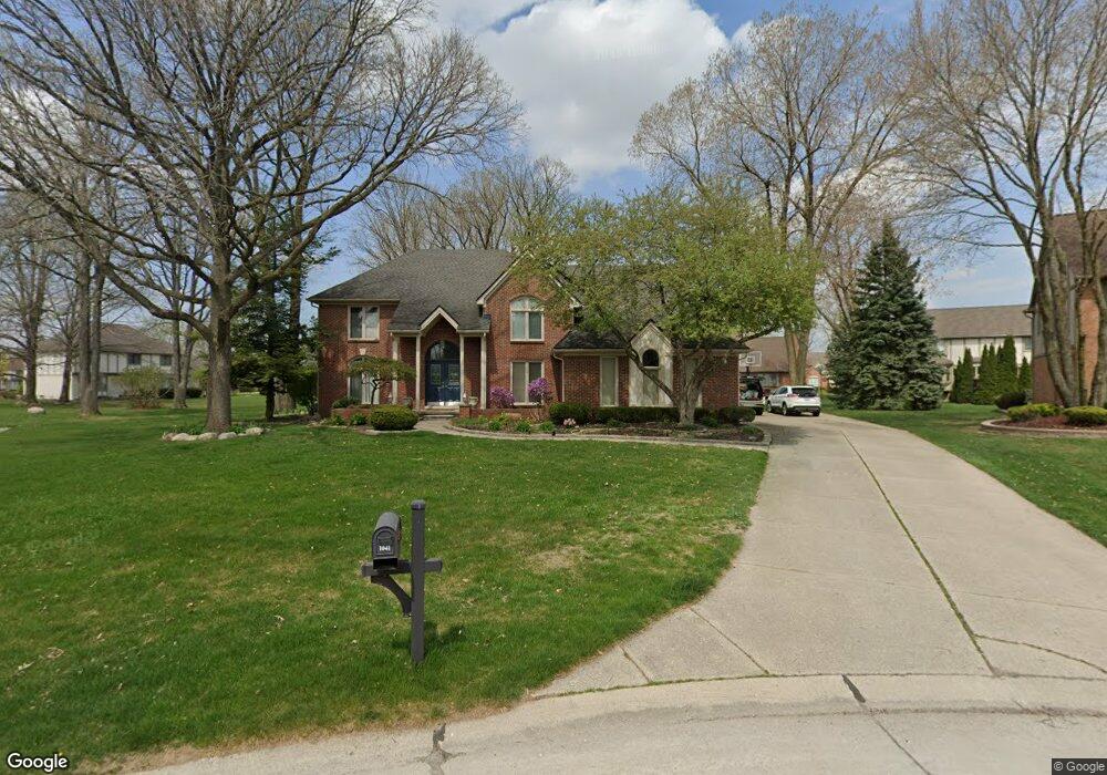 1041 Clear Point Ct, Bloomfield Hills, MI 48304 - photo 1