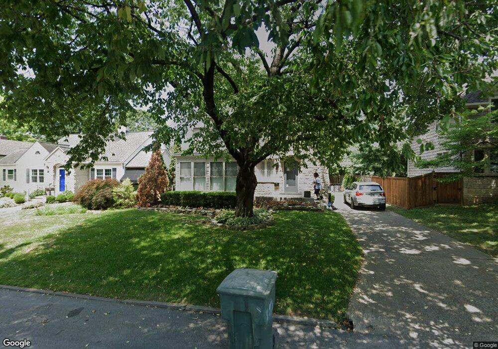 40 W Dunedin Rd, Columbus, OH 43214 - photo 1