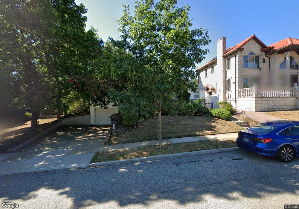 26011 69th Ave, Glen Oaks, NY 11004 - photo 1