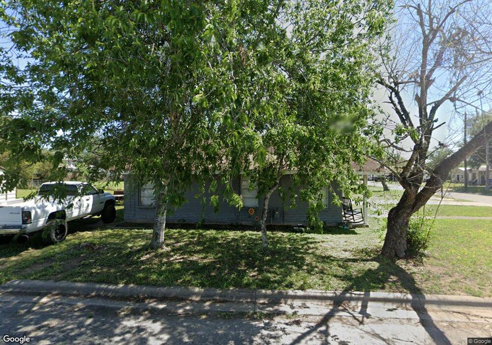 801 E Hefferman St, Beeville, TX 78102 - photo 1