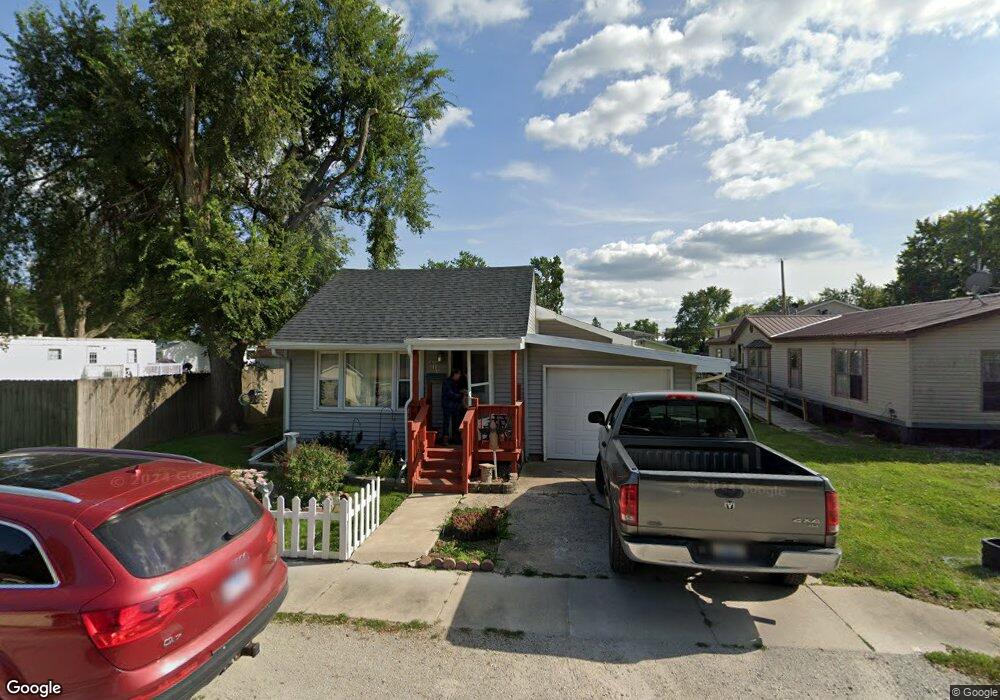 813 E Overton St, Tuscola, IL 61953 - photo 1