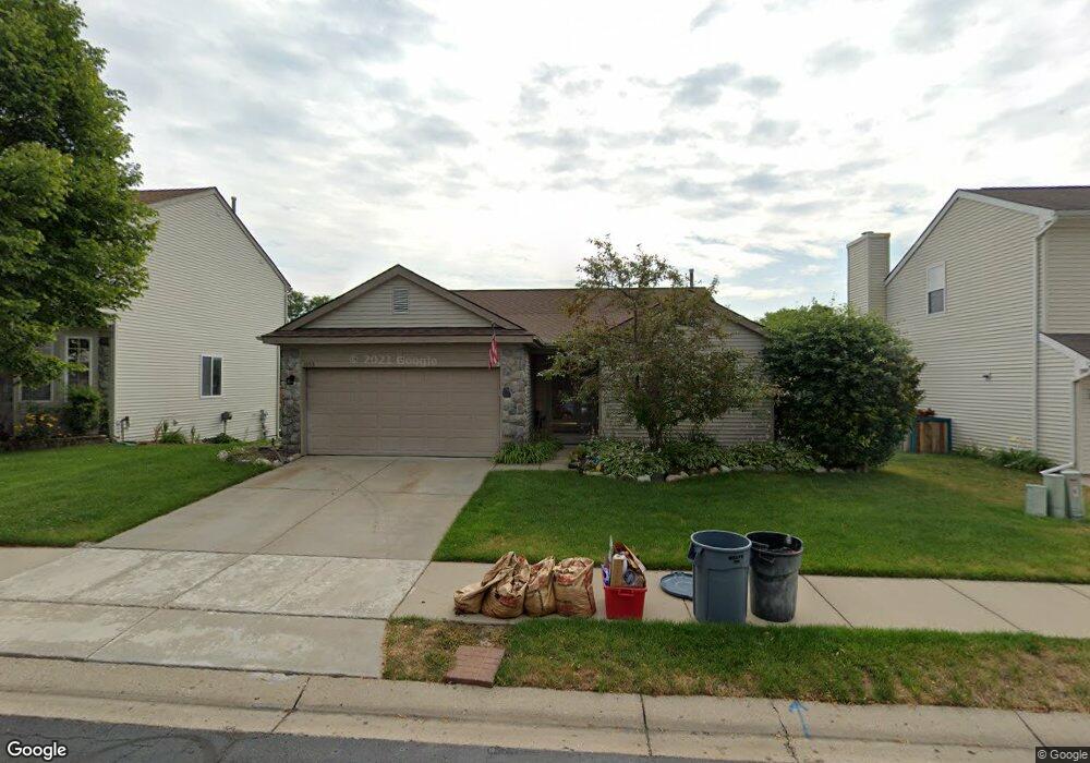 1053 Dartmouth Ln, Waterford, MI 48327 - photo 1