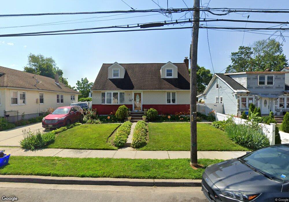 92 E Pennywood Ave, Roosevelt, NY 11575 - photo 1
