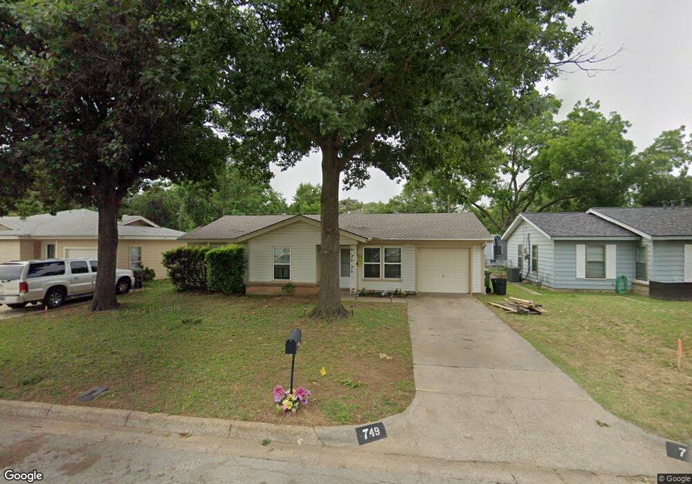 749 Cullum Ave, Hurst, TX 76053 - photo 1