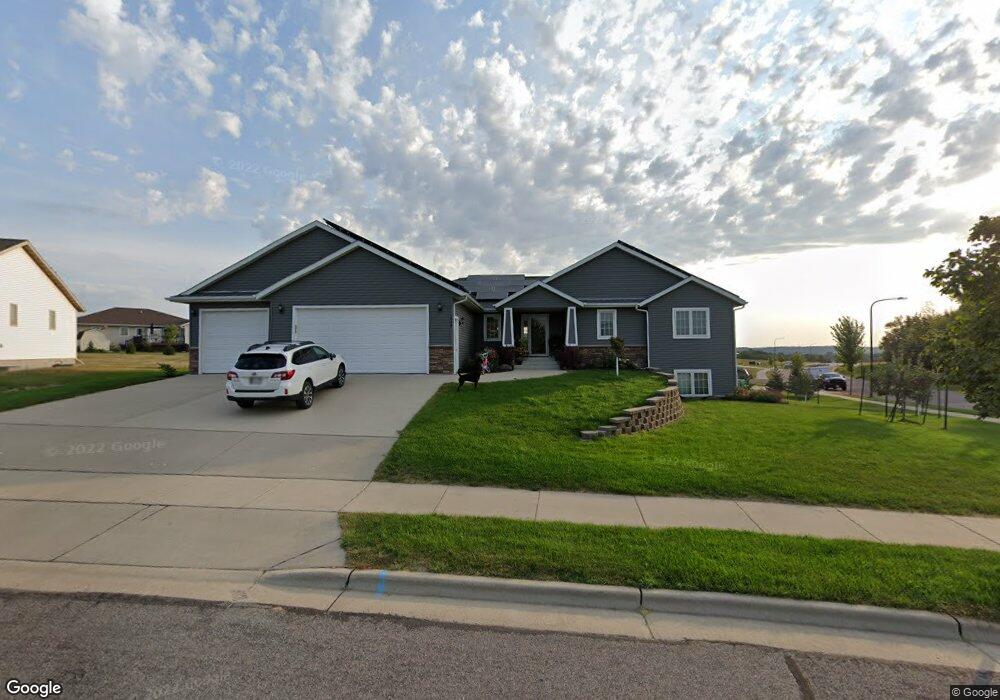 1828 Henle Dr, New Ulm, MN 56073 - photo 1