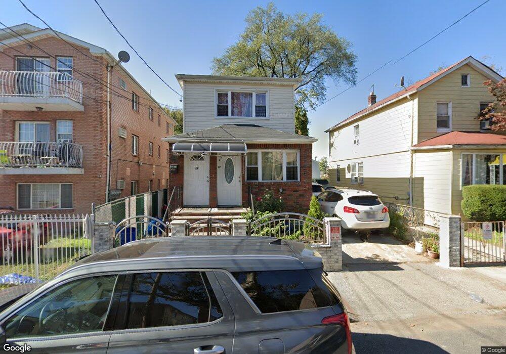 10522 170th St, Jamaica, NY 11433 - photo 1