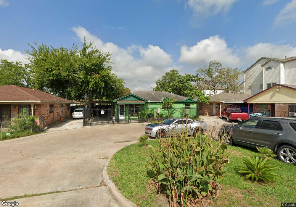 4547 Pecan Park Cir, Houston, TX 77018 - photo 1