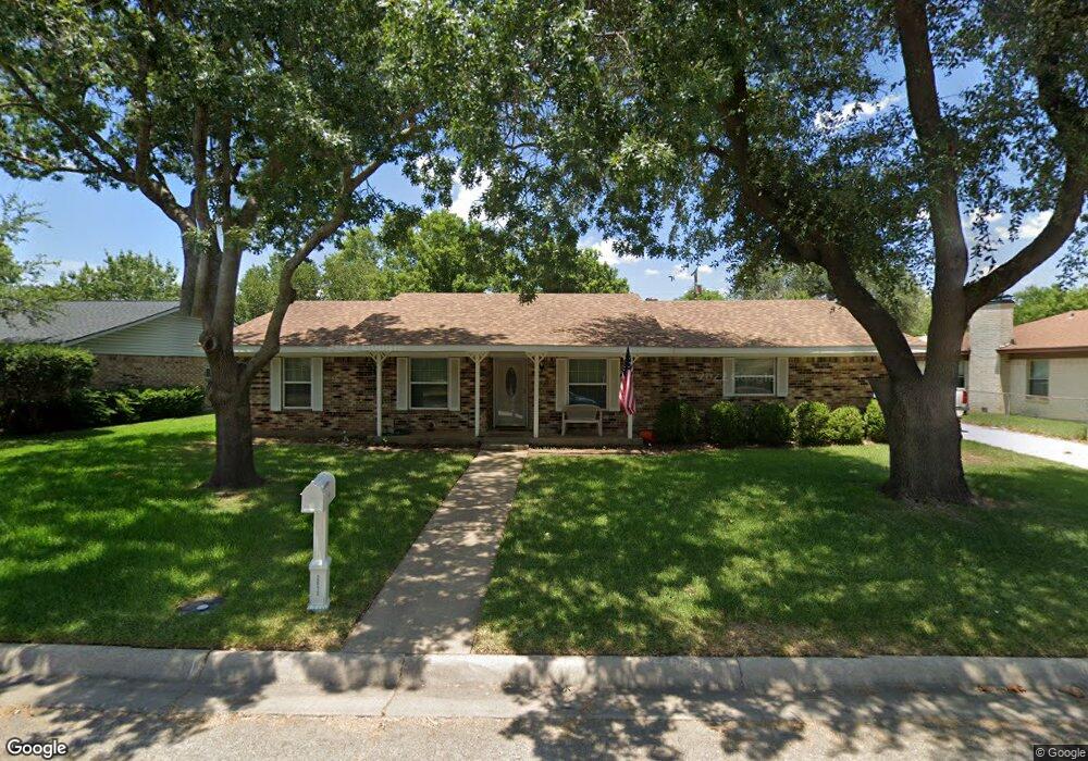 2013 Maplewood Dr, Gainesville, TX 76240 - photo 1