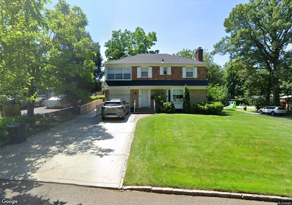 160 Shoreview Rd, Manhasset, NY 11030 - photo 1