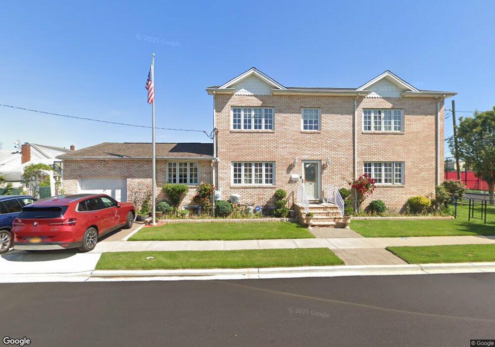 150 Colonial Ave, Mineola, NY 11501 - photo 1