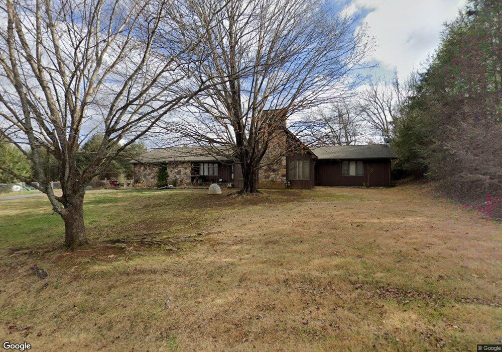 714 Hiwassee Hill Dr, Johnson City, TN 37601 - photo 1