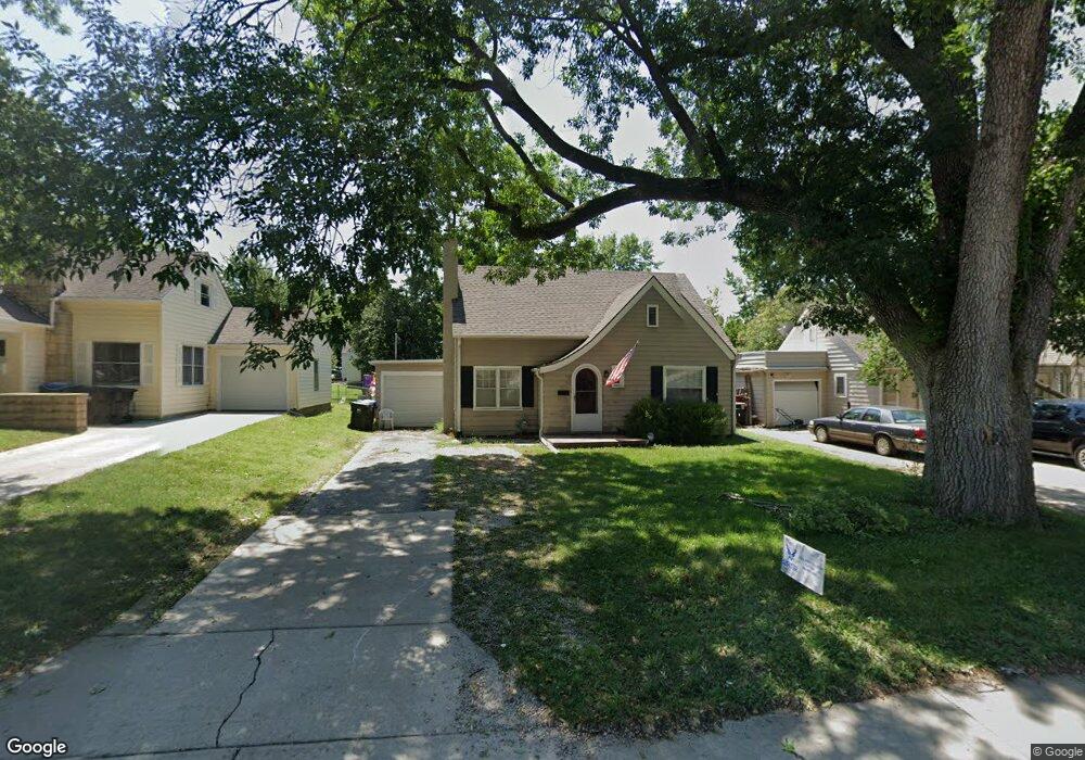 2405 SW 10th St, Topeka, KS 66604 - photo 1