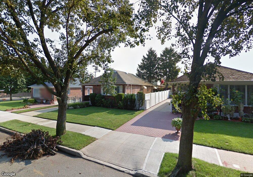 8107 254th St, Glen Oaks, NY 11004 - photo 1