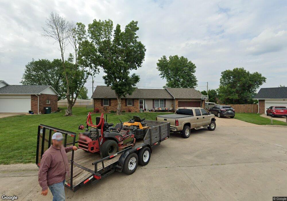 2105 W Jackson St, Bolivar, MO 65613 - photo 1